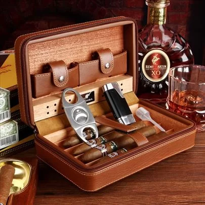 Luksuzni Set za Tompuse – Humidor, Brener Upaljač i Sekač Nož (Cohiba Stil) Luksuzni Set za Tompuse – Humidor, Brener Upaljač i Sekač Nož (Cohiba Stil)