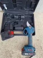 Akumulatorske makaze za orezivanje grana i voćaka – set sa dve baterije - Slika 2